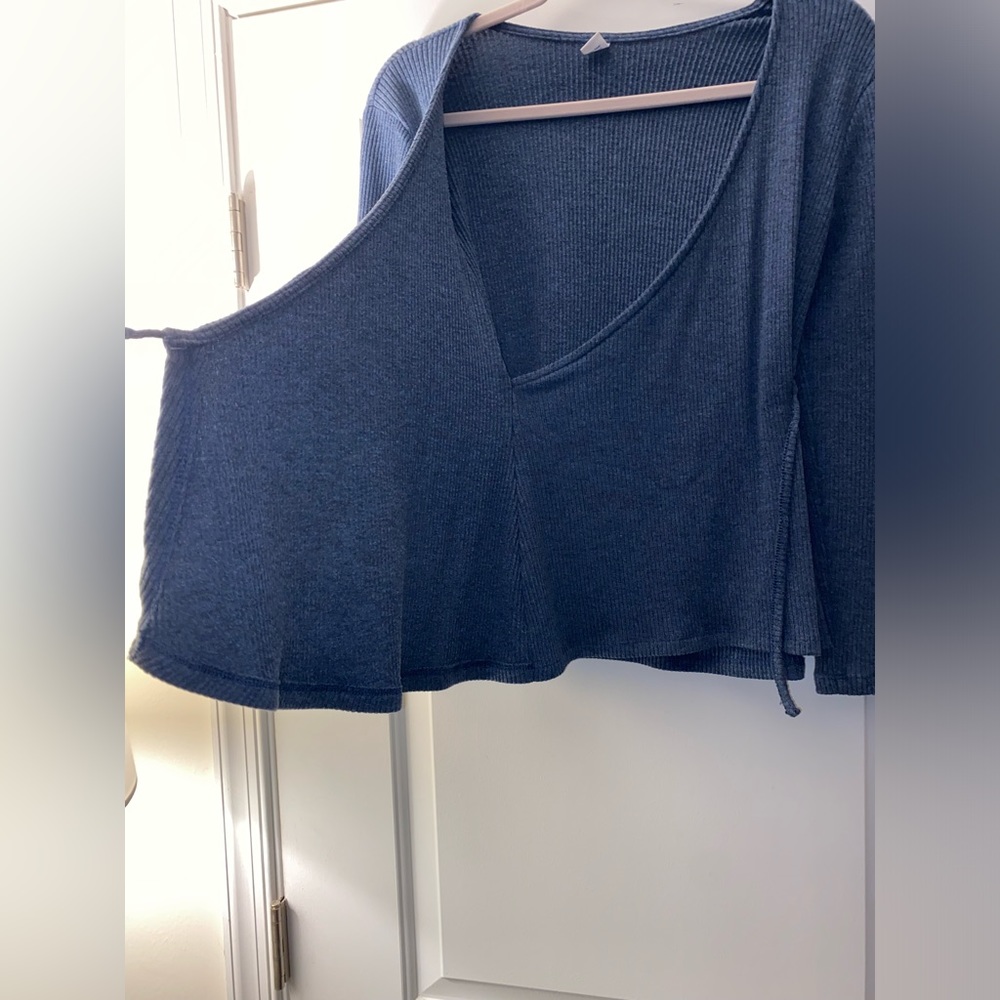 Women’s Cross Tie Sweater - Picture 2 of 4